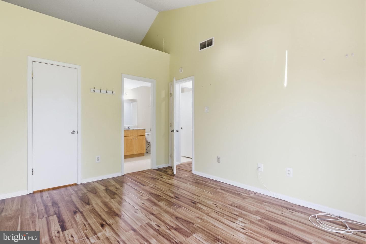 208 Devon Way photo 22