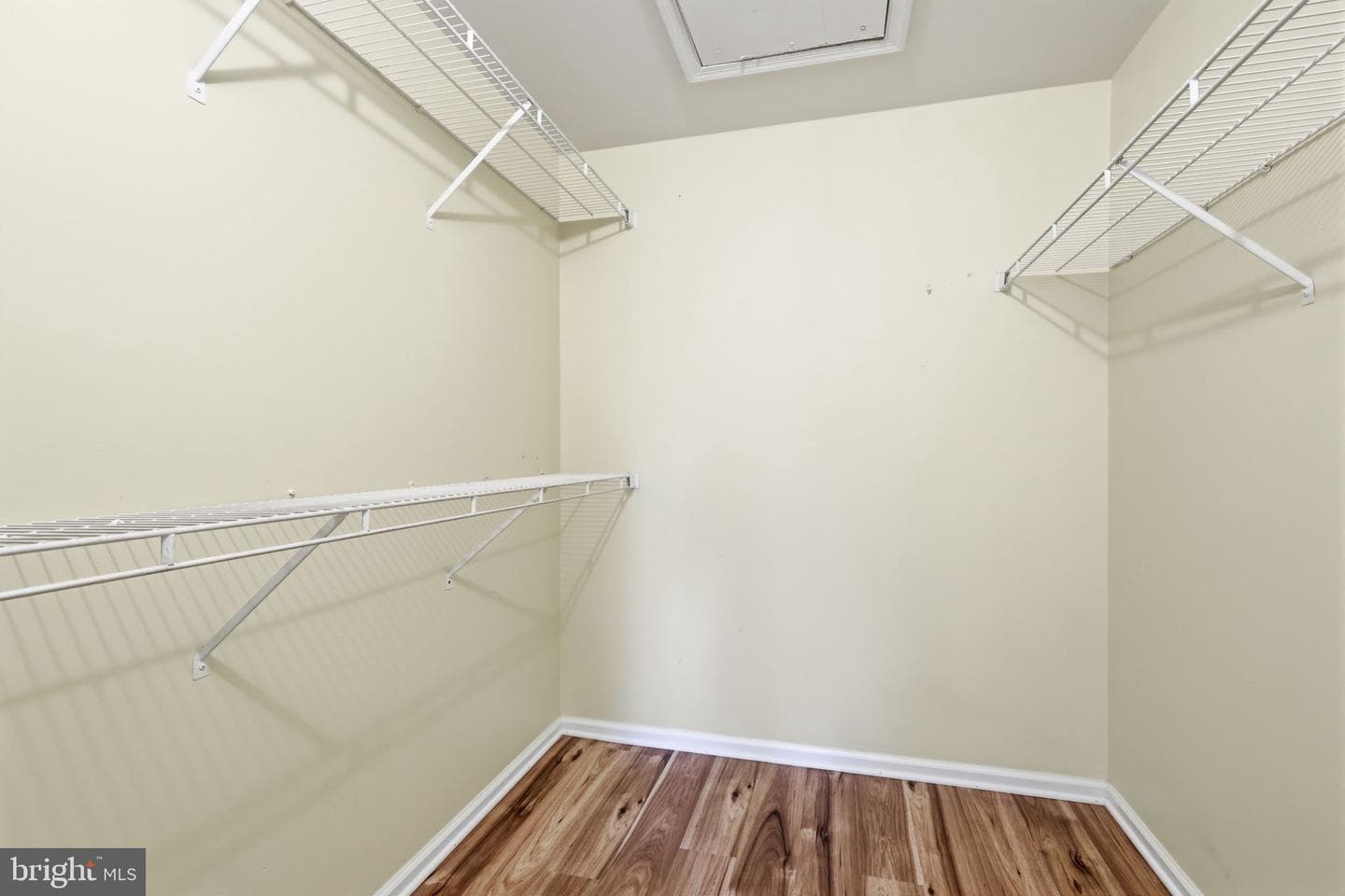 208 Devon Way photo 23