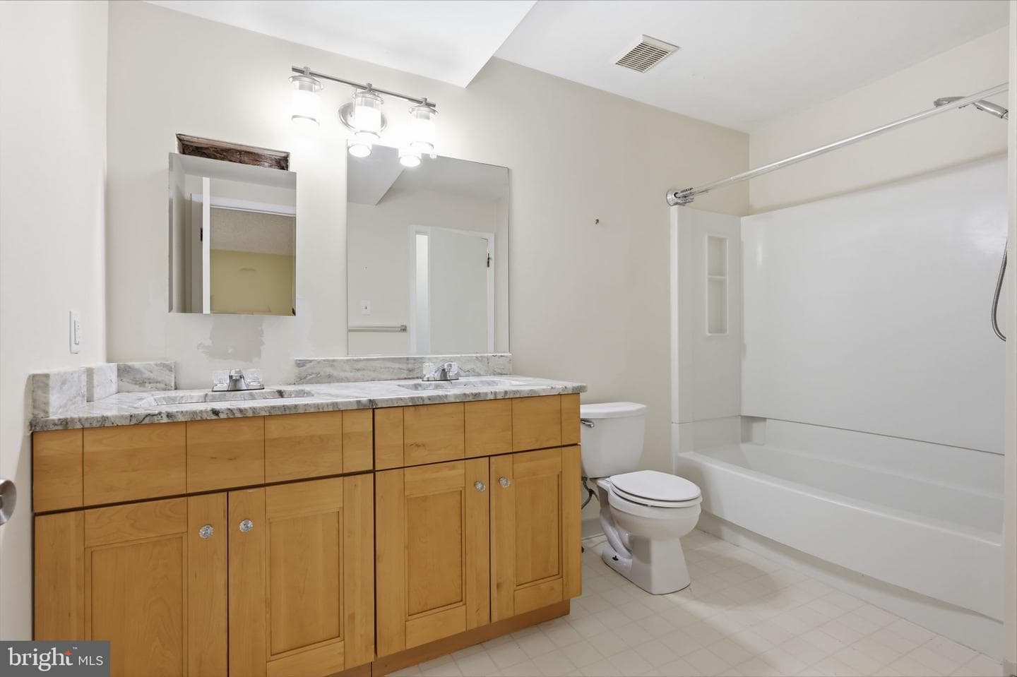 208 Devon Way photo 24