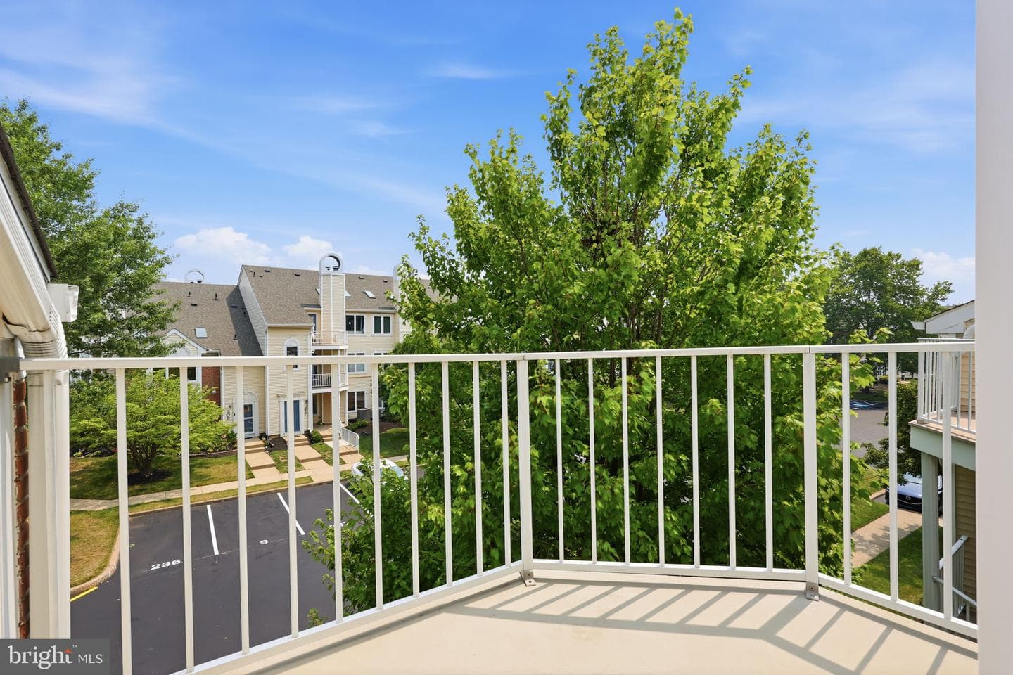 208 Devon Way photo 26