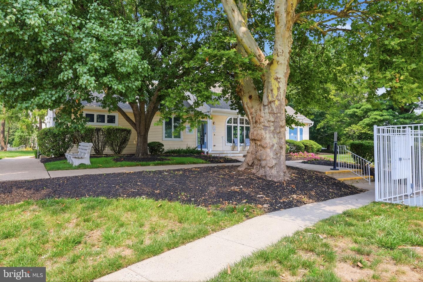 208 Devon Way photo 28
