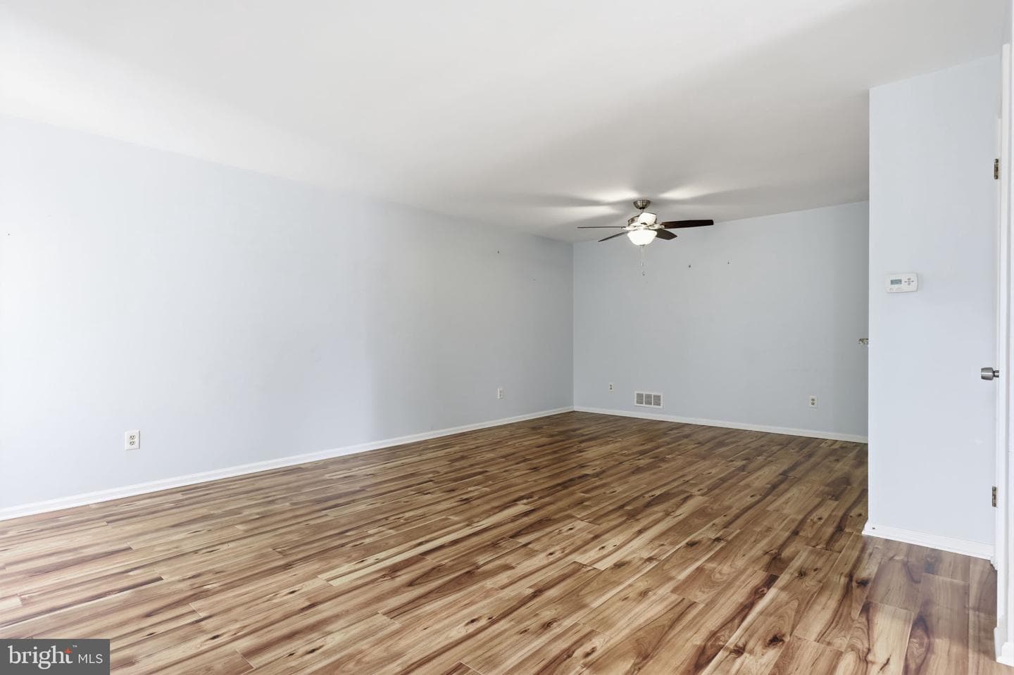 208 Devon Way photo 7