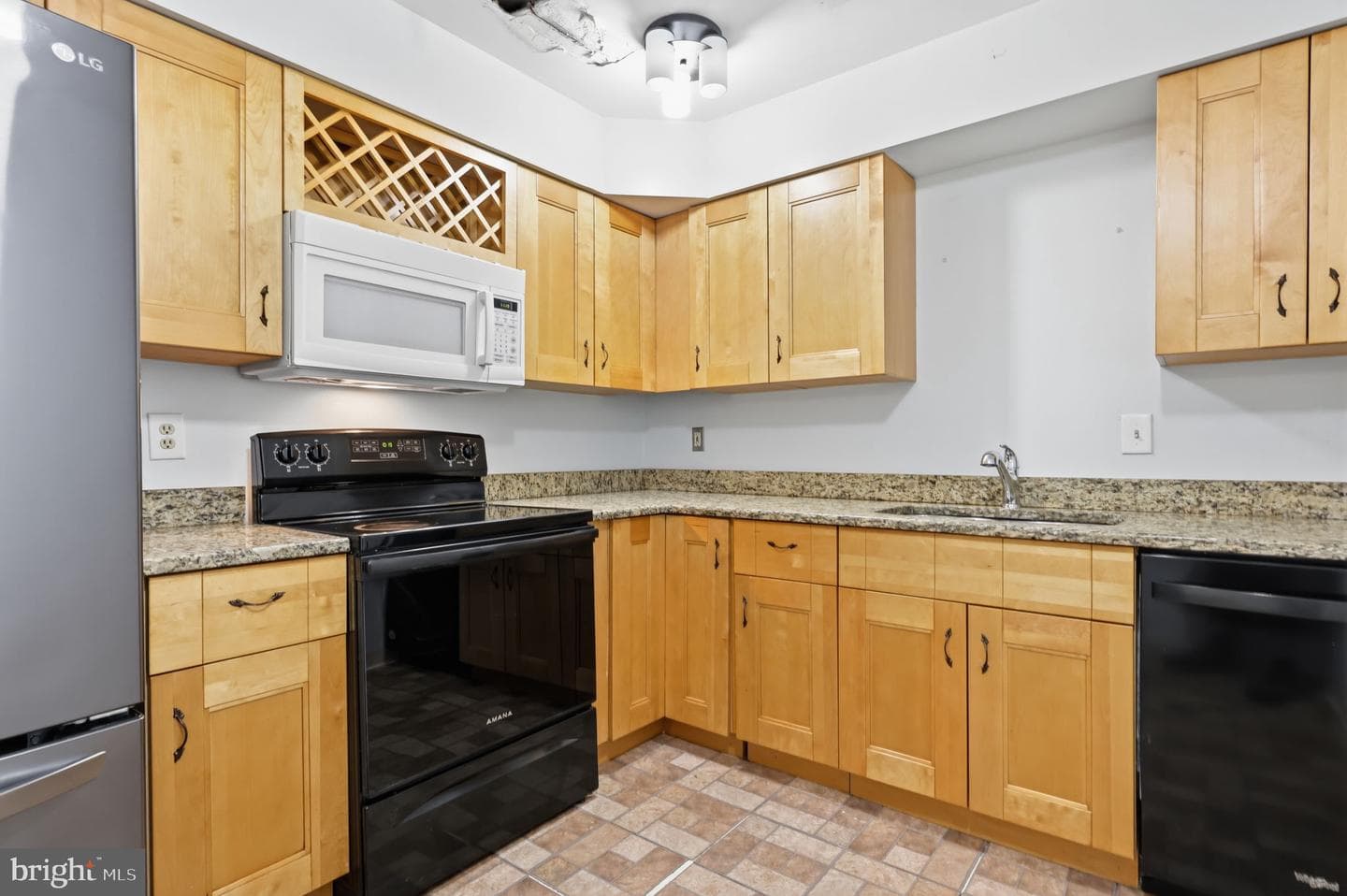 208 Devon Way photo 9