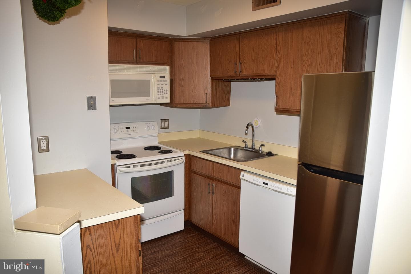 11011 Bennett Place photo 5