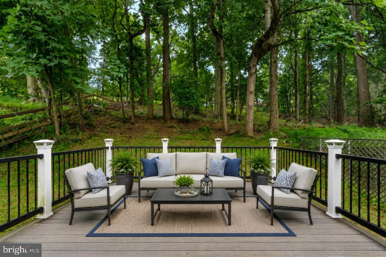 610 Valley Stream Circle photo 3