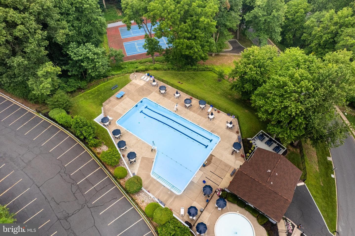 610 Valley Stream Circle photo 4