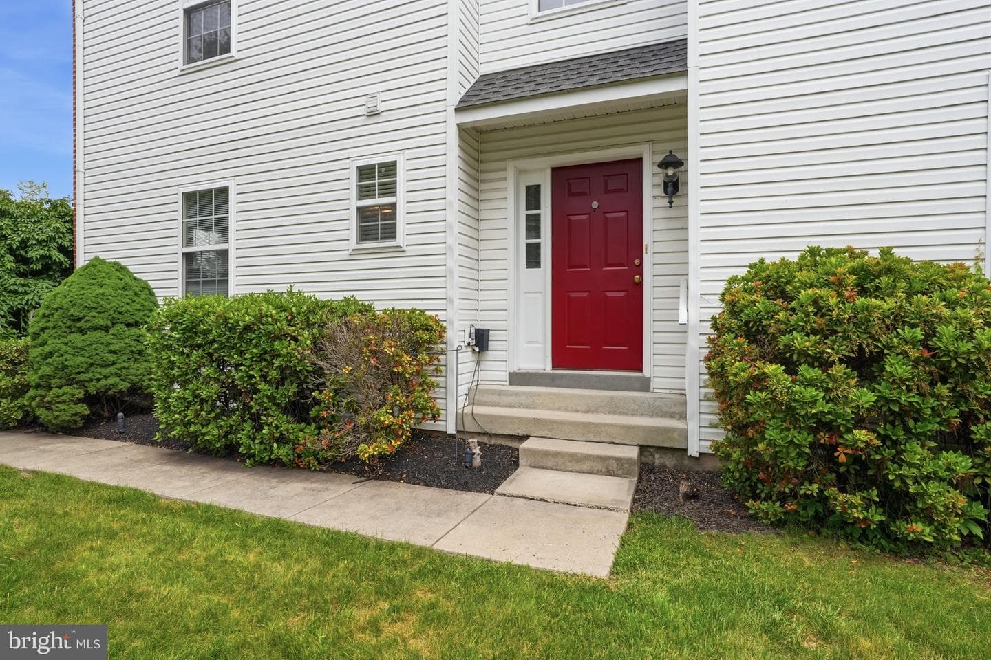 272 Hampshire Drive photo 2