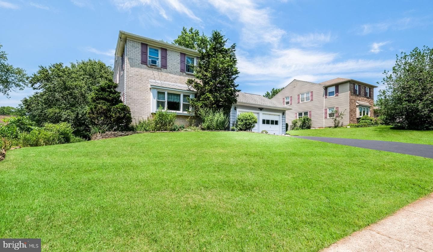 1076 Connemara Circle, Warrington