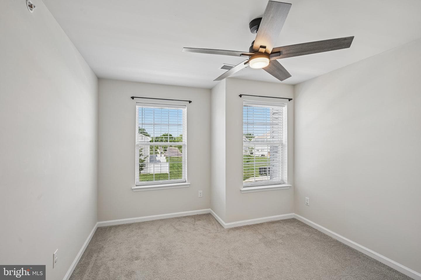 76 Fonthill Court photo 12