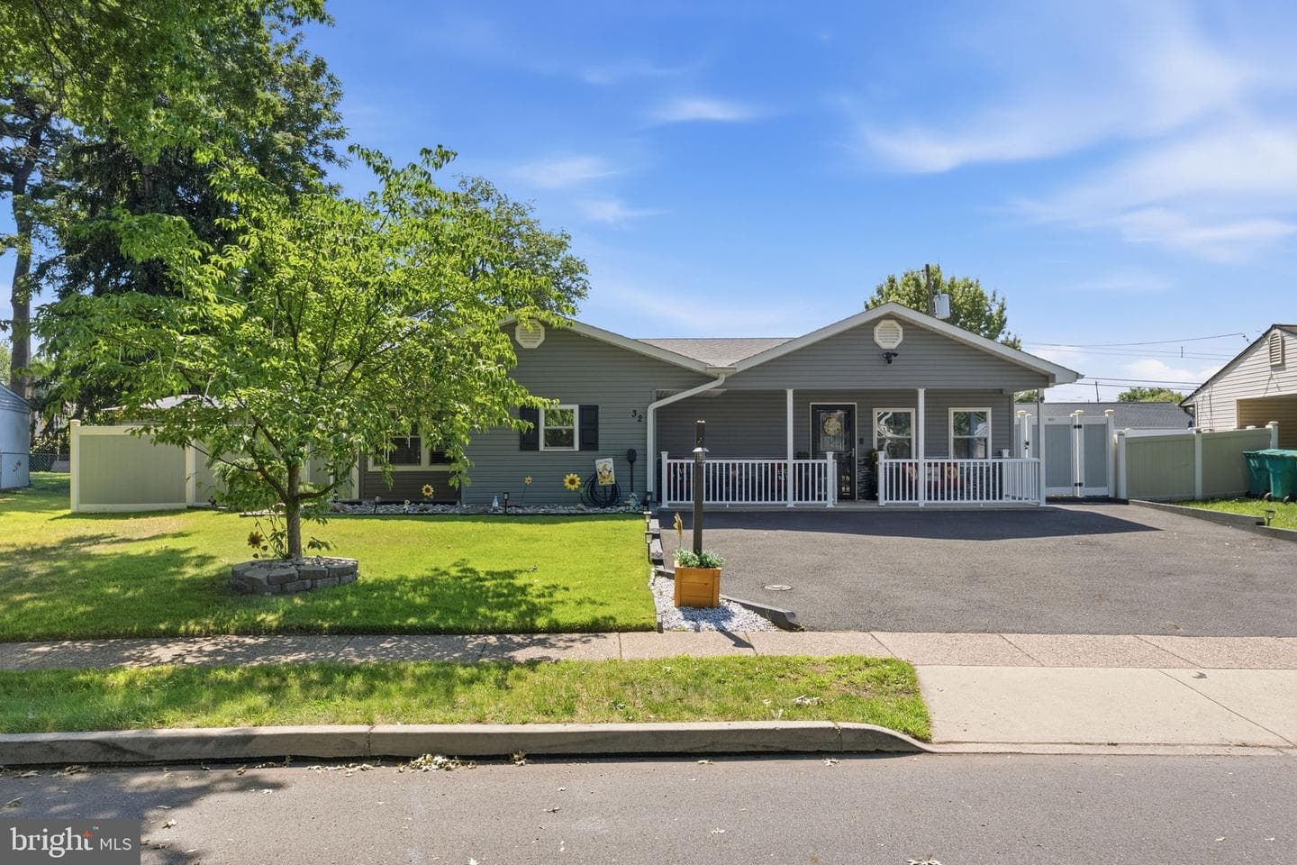 32 Orchard Lane, Levittown