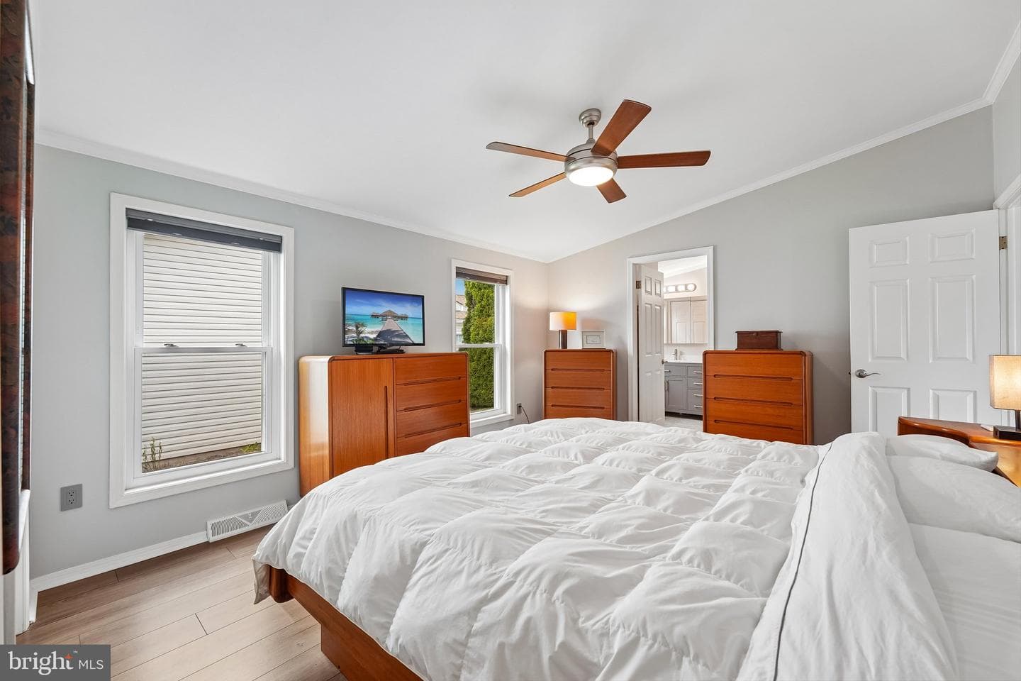 386 Thrush Court W photo 15