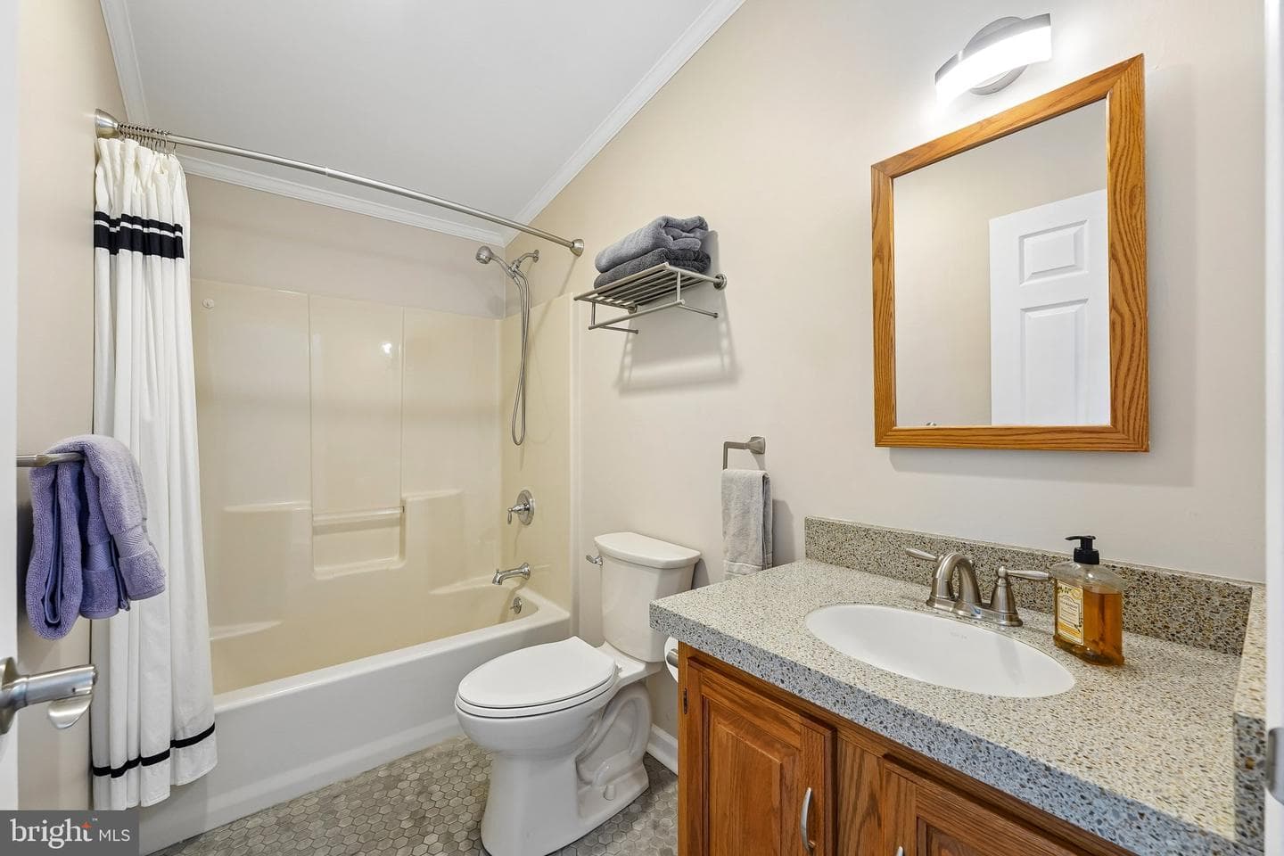 386 Thrush Court W photo 18