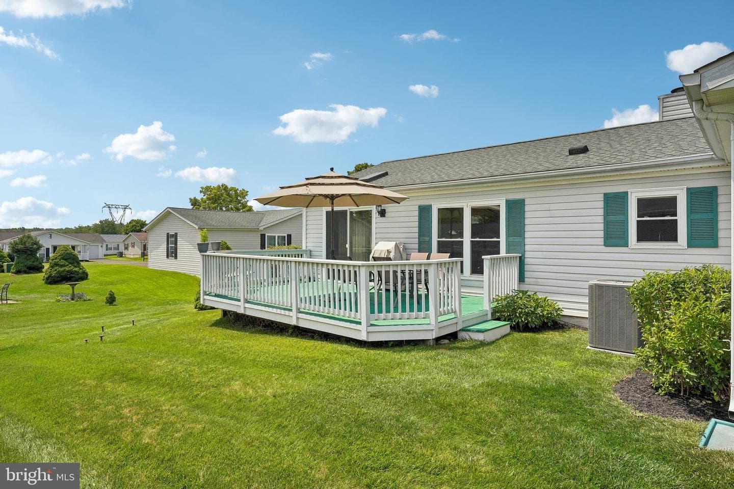 386 Thrush Court W photo 21