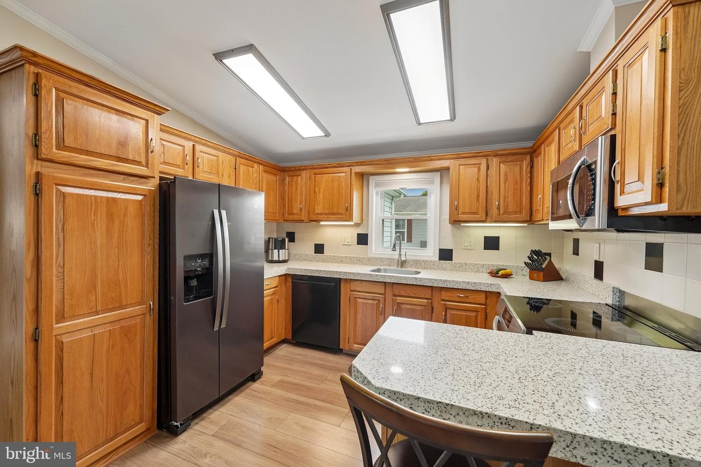 386 Thrush Court W photo 7