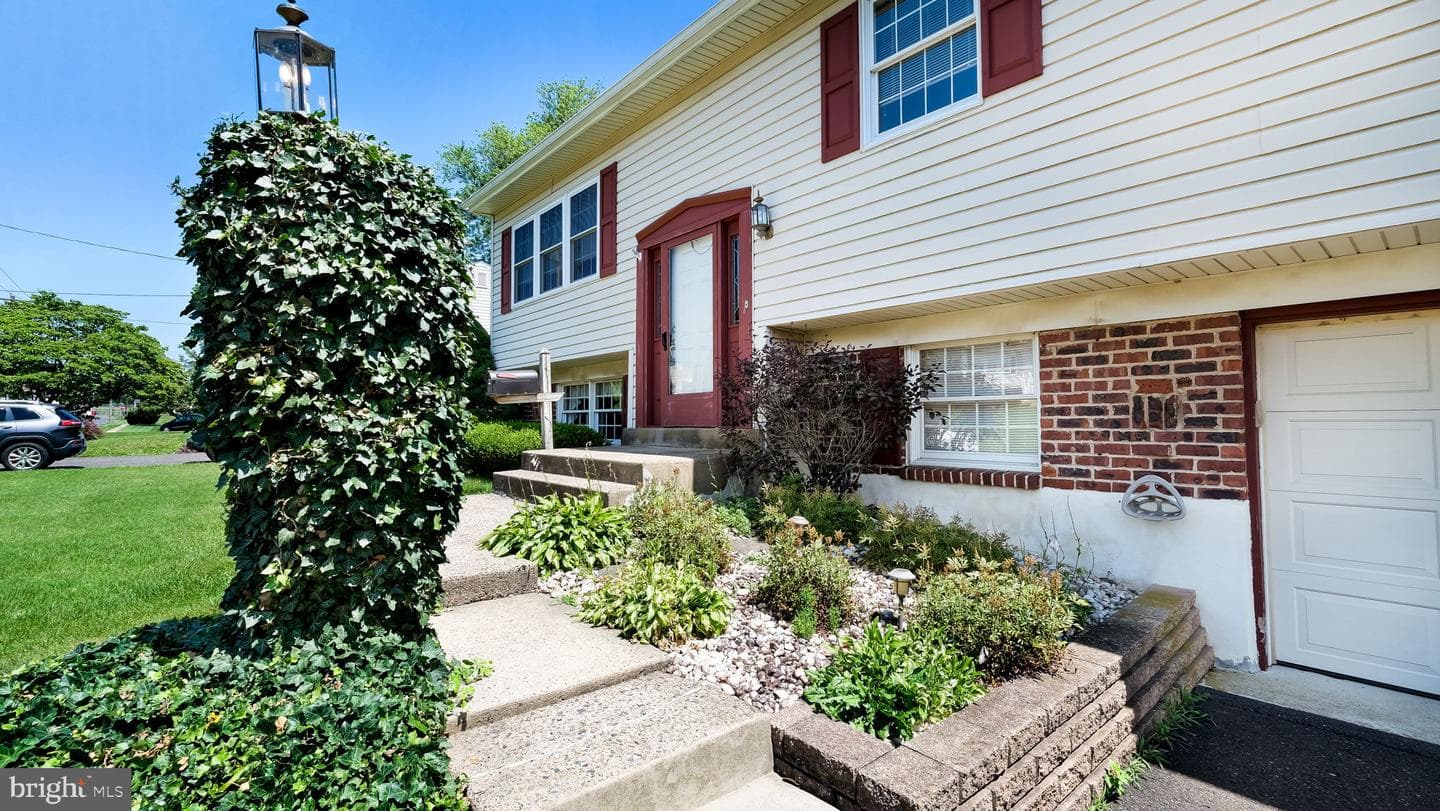 869 Longstreth Road, Warminster
