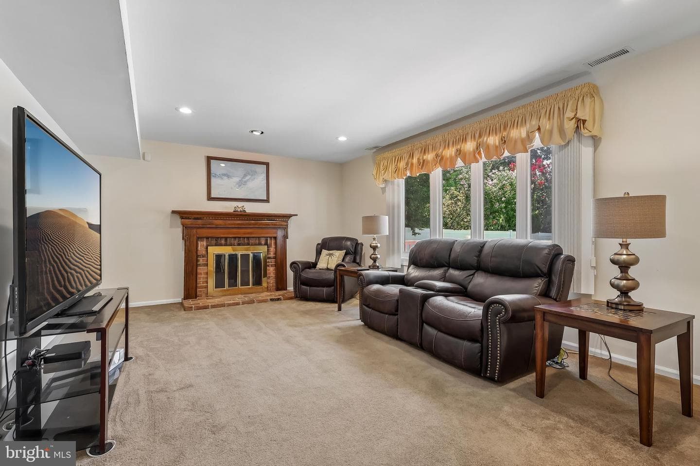 558 Fairman Lane photo 9