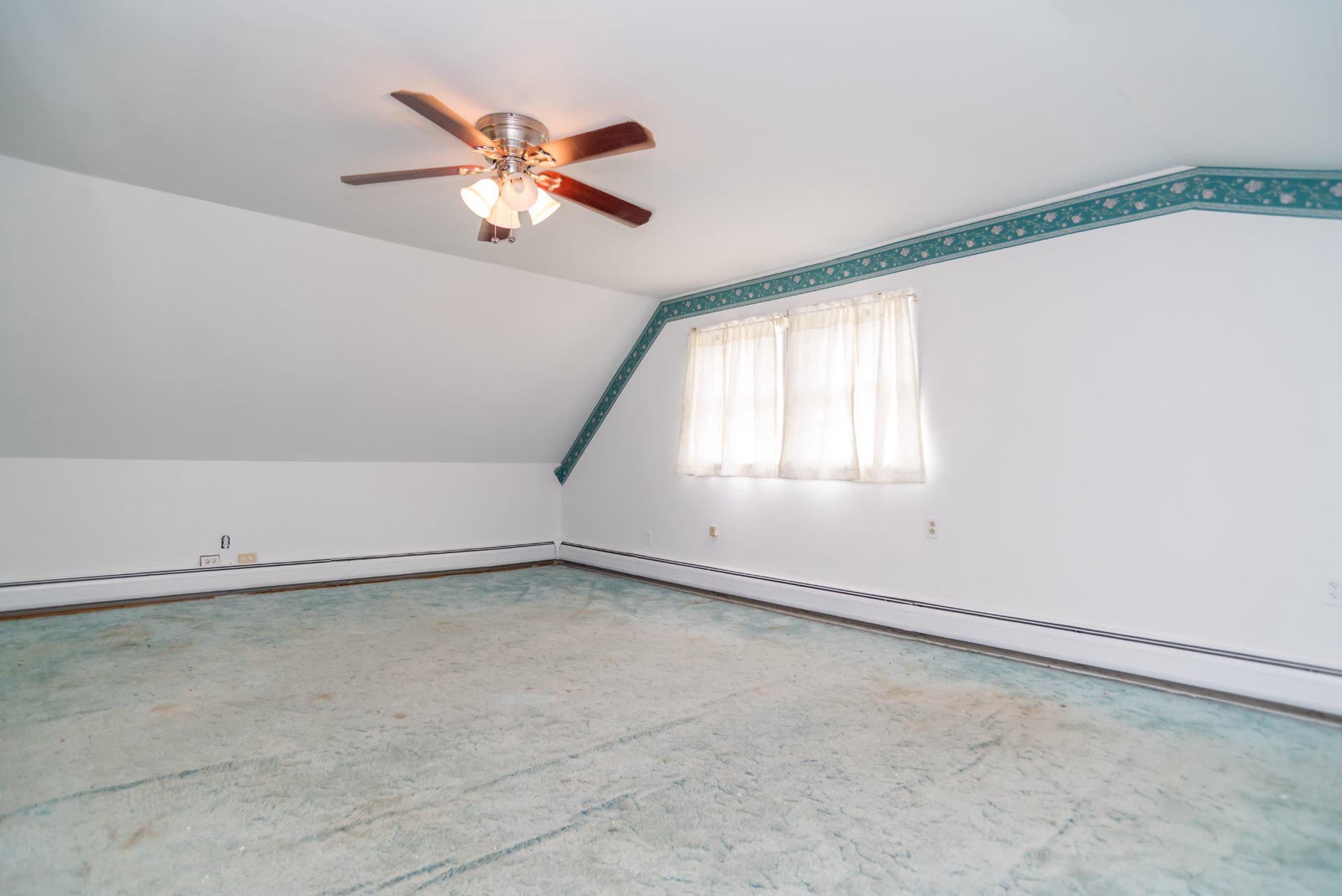 77 Cardinal Road photo 27