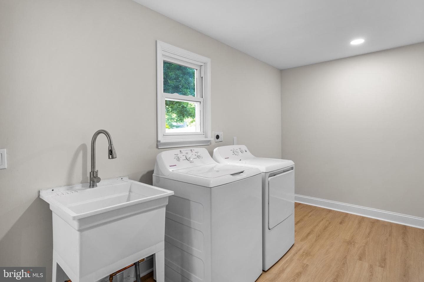 682 Woodlyn Drive photo 23