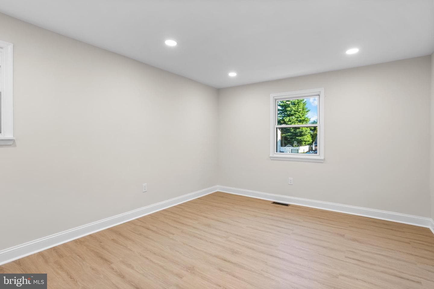 682 Woodlyn Drive photo 31