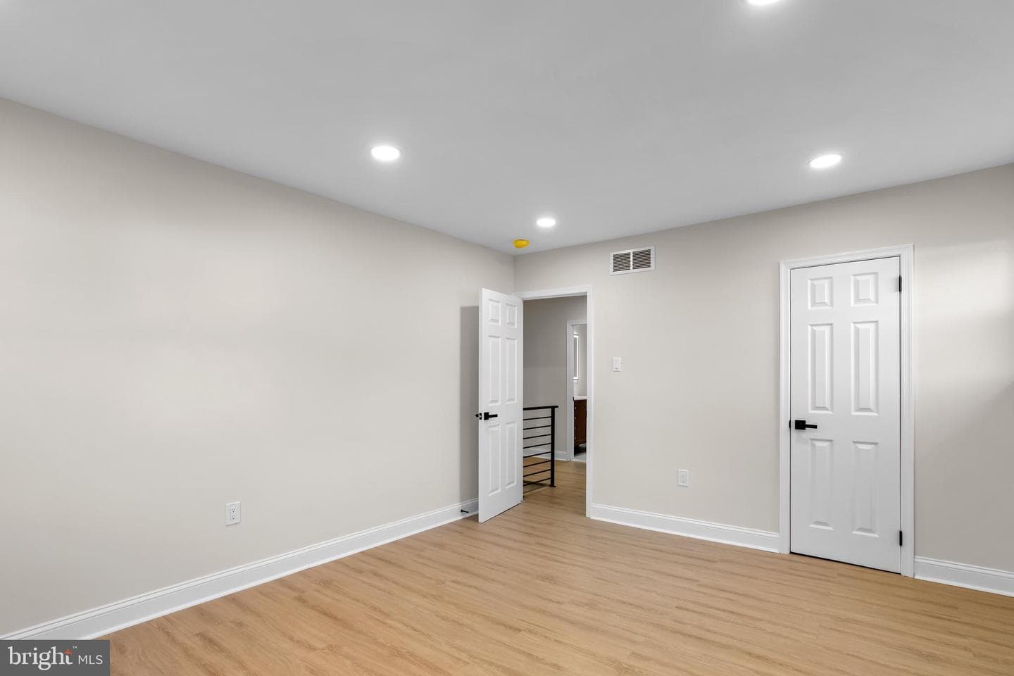 682 Woodlyn Drive photo 32
