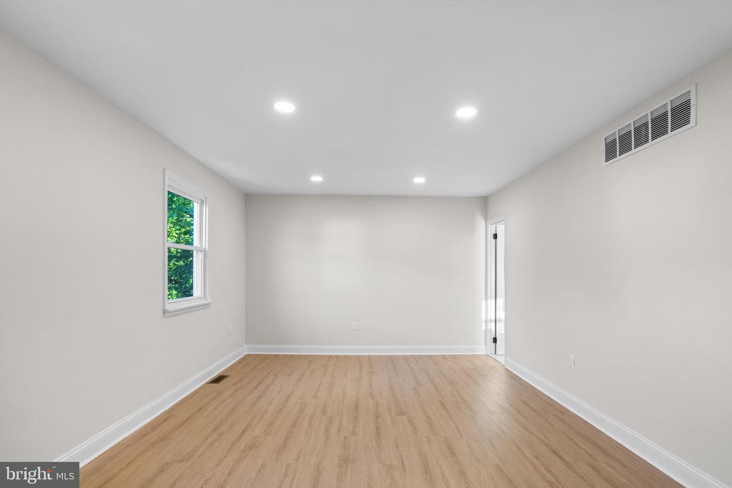 682 Woodlyn Drive photo 38