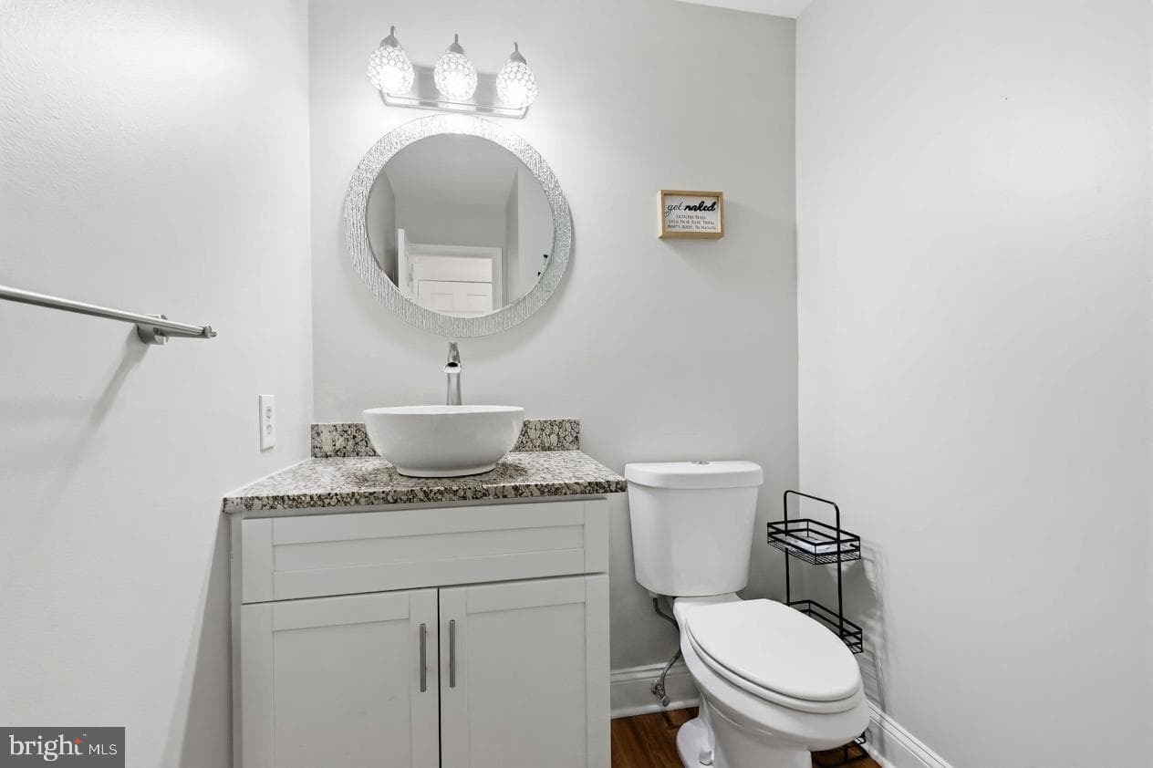 469 Stanford Road photo 23