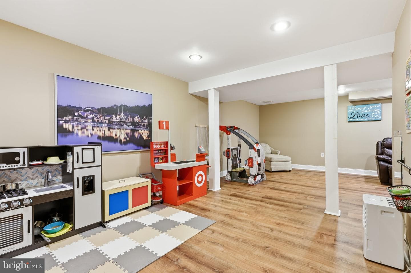 469 Stanford Road photo 37