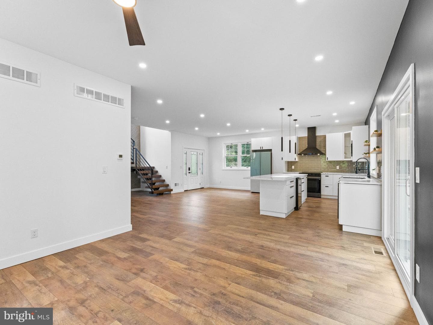 4642 Belmont Avenue photo 11