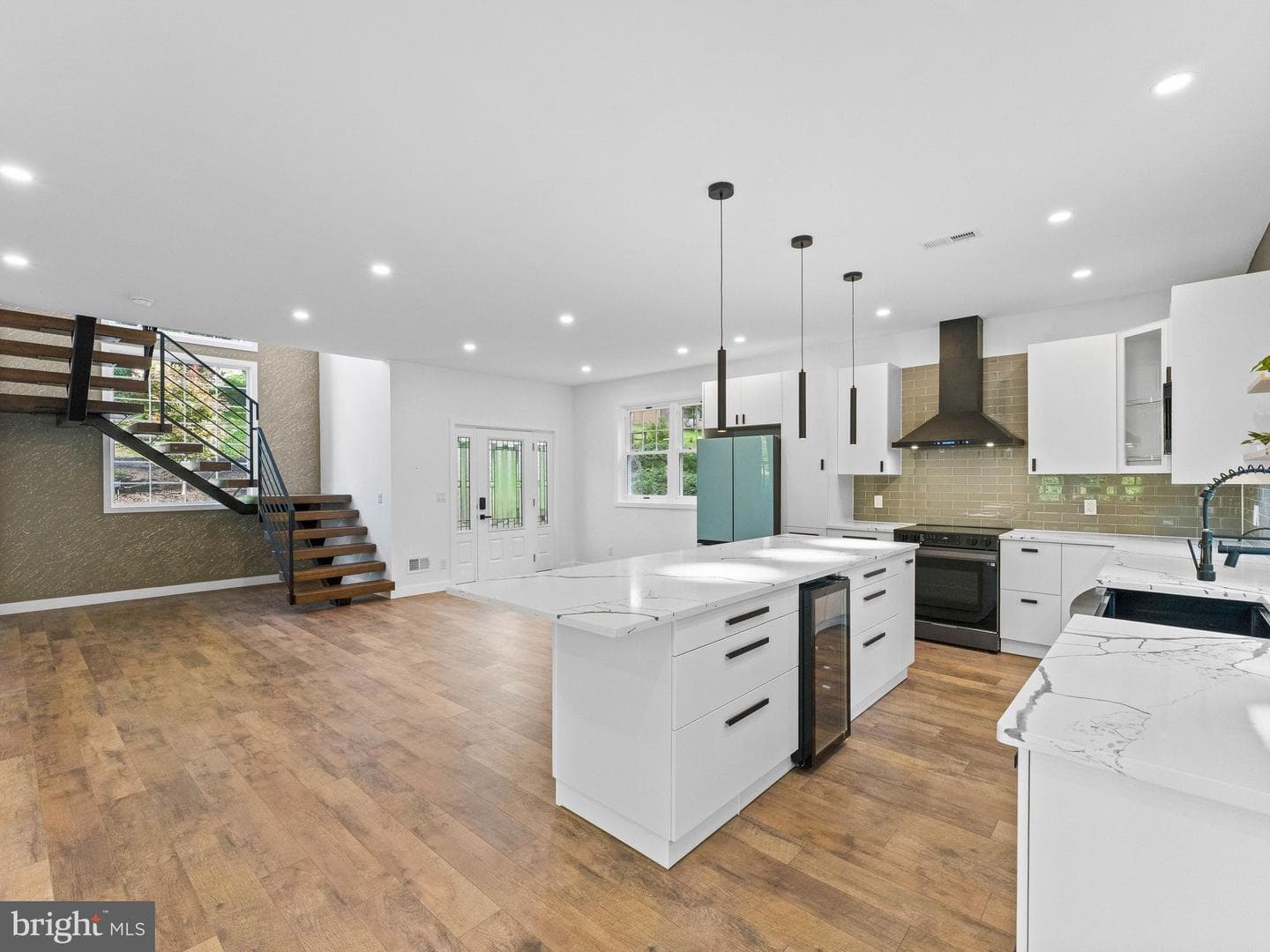 4642 Belmont Avenue photo 49