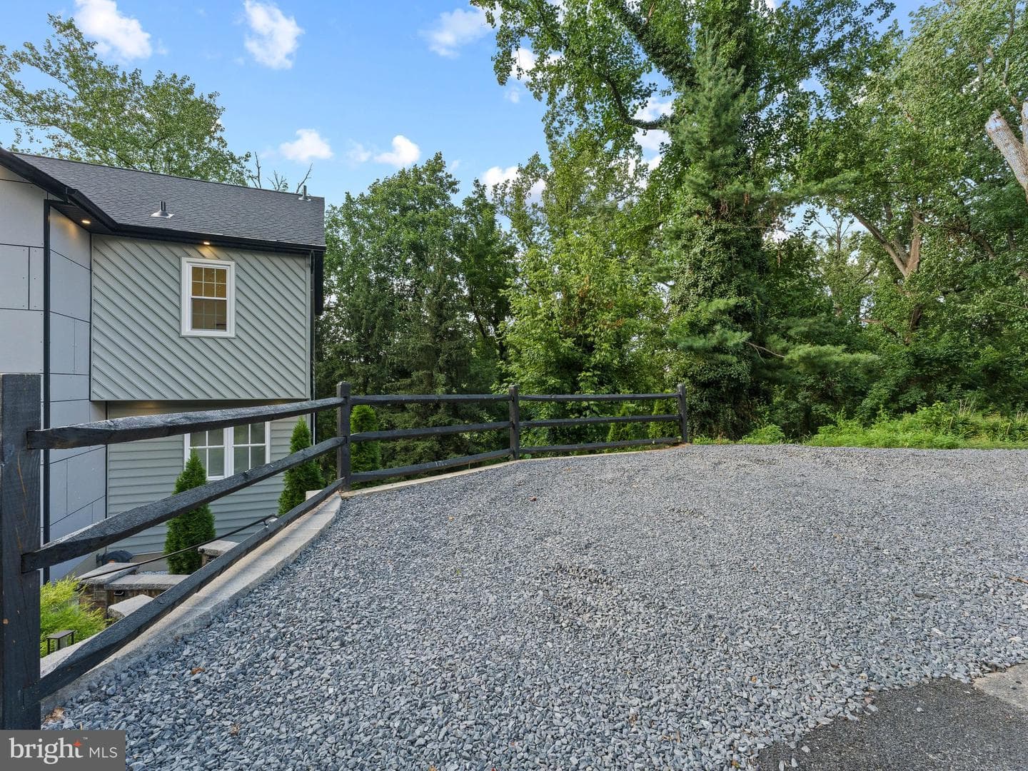 4642 Belmont Avenue photo 5