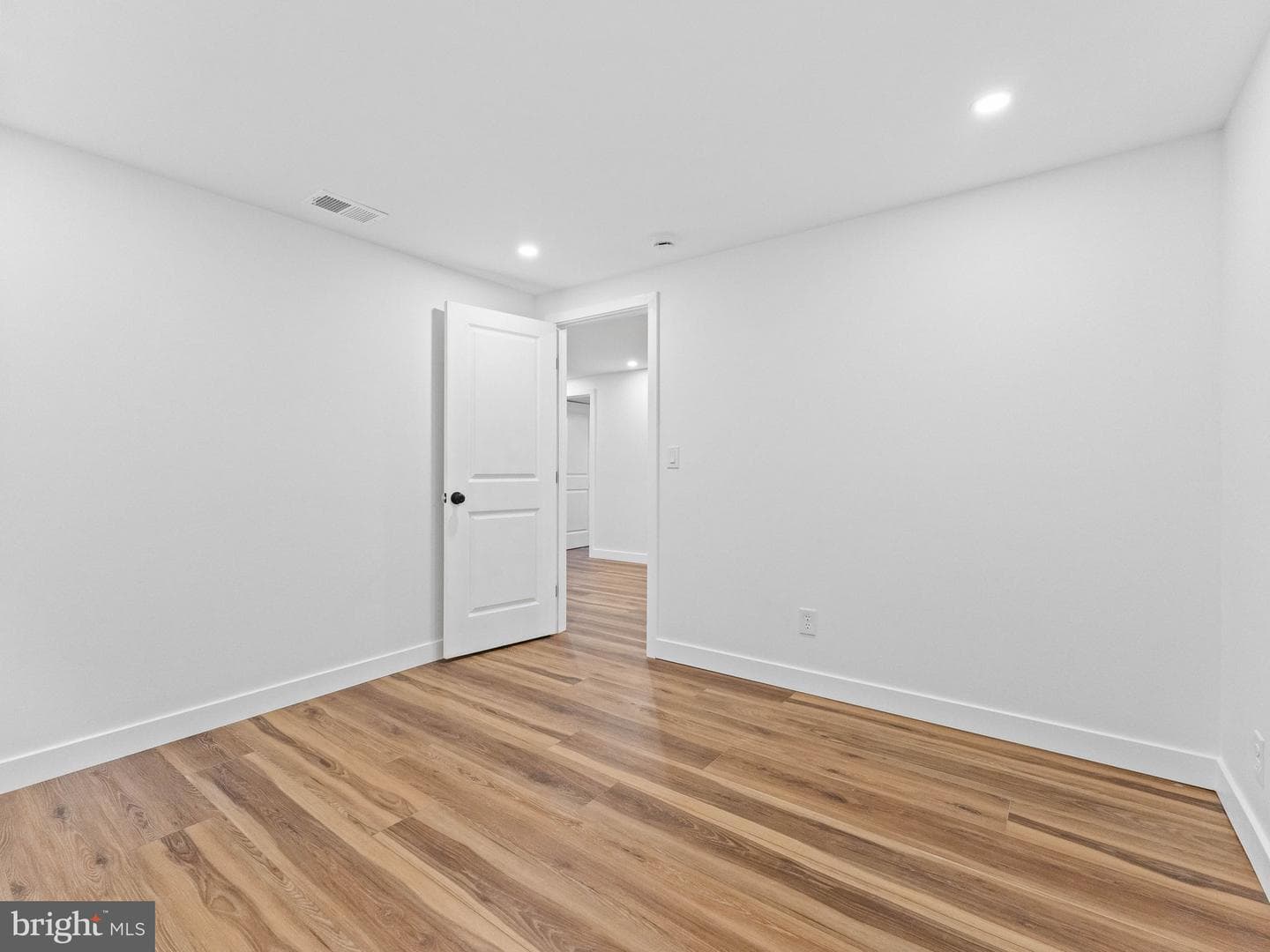 4642 Belmont Avenue photo 70