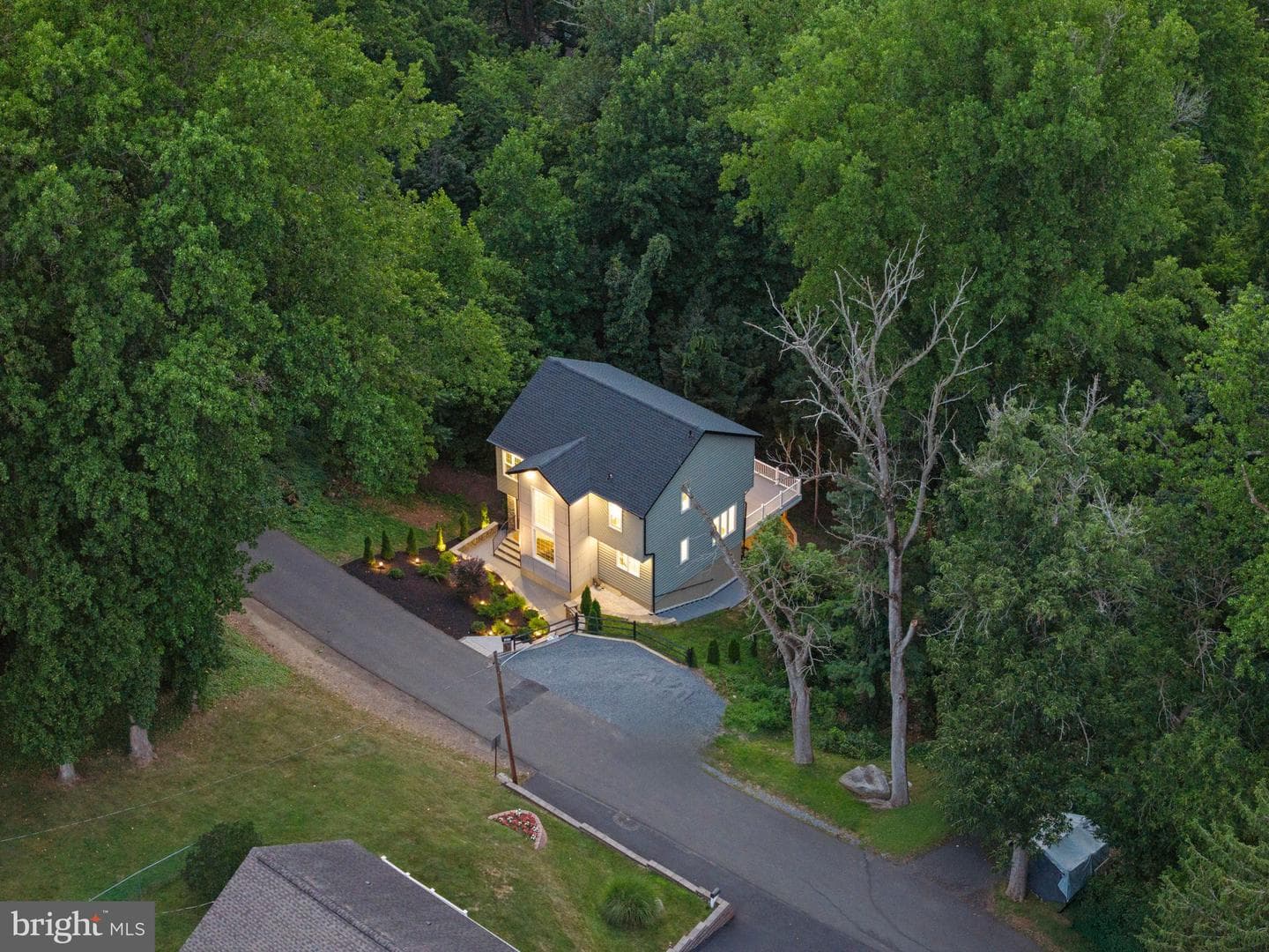4642 Belmont Avenue photo 95