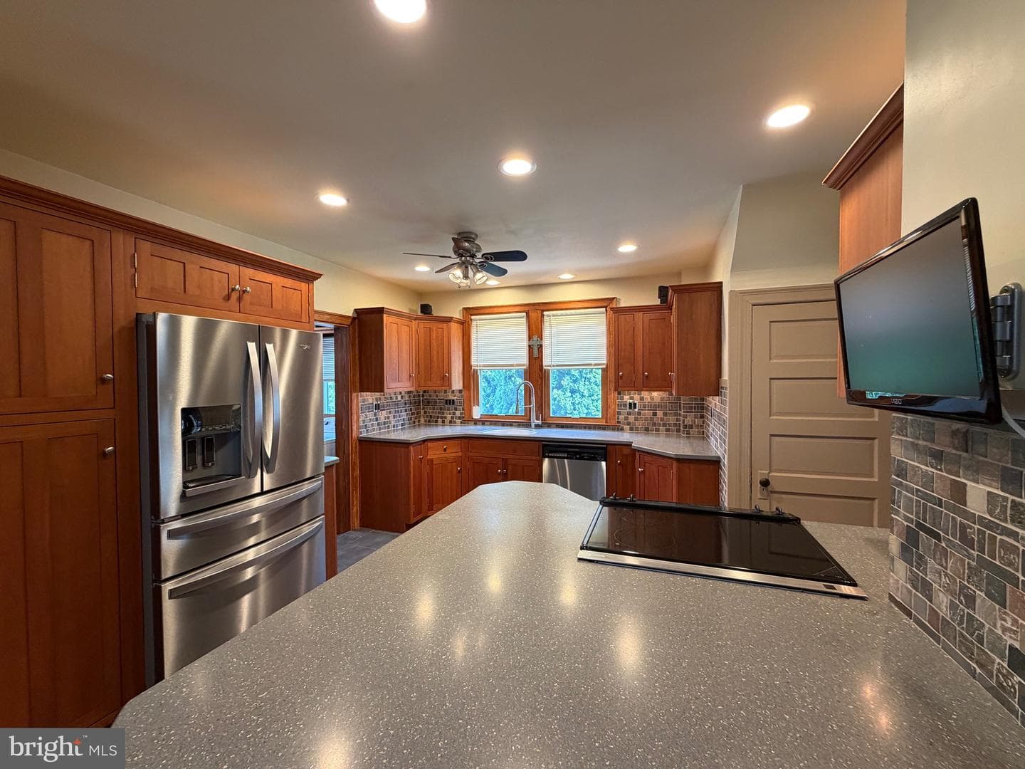 97 Wilson Avenue photo 35