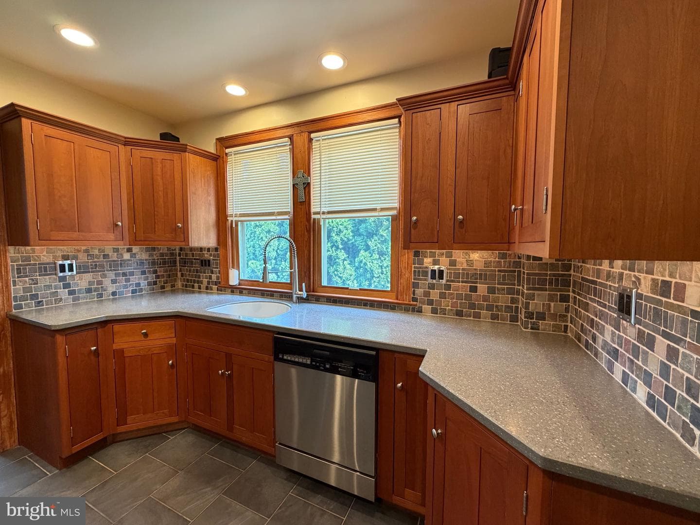 97 Wilson Avenue photo 36