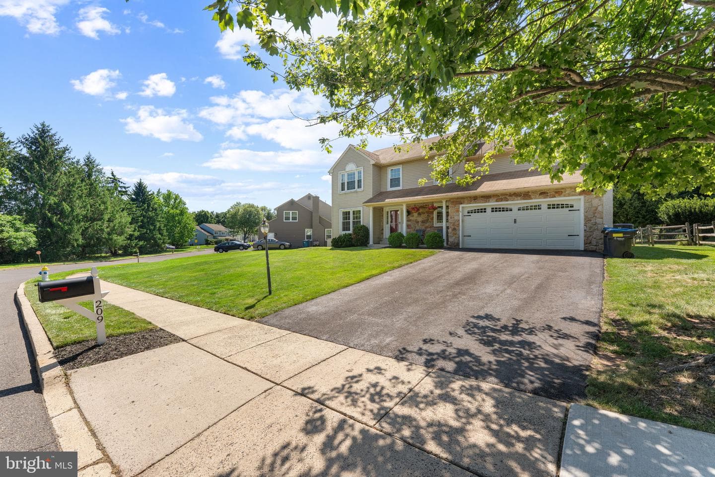 209 E Fairwood Drive photo 3
