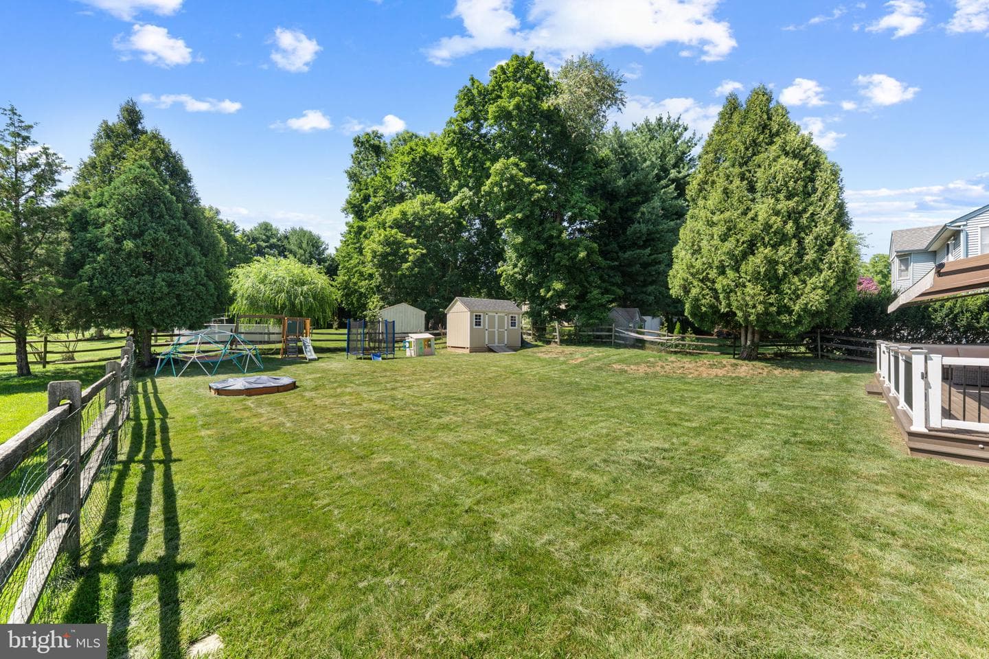 209 E Fairwood Drive photo 35
