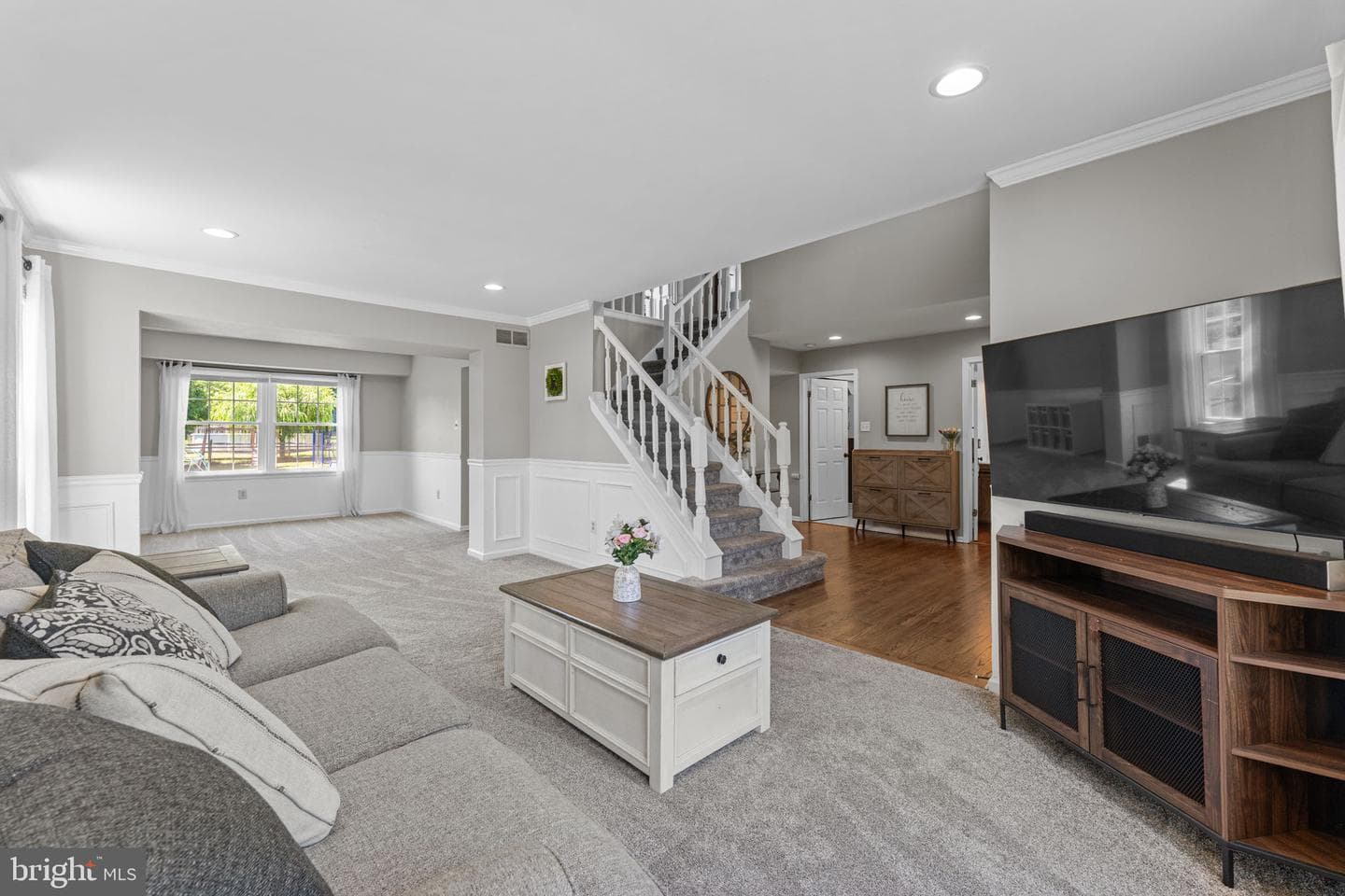 209 E Fairwood Drive photo 8