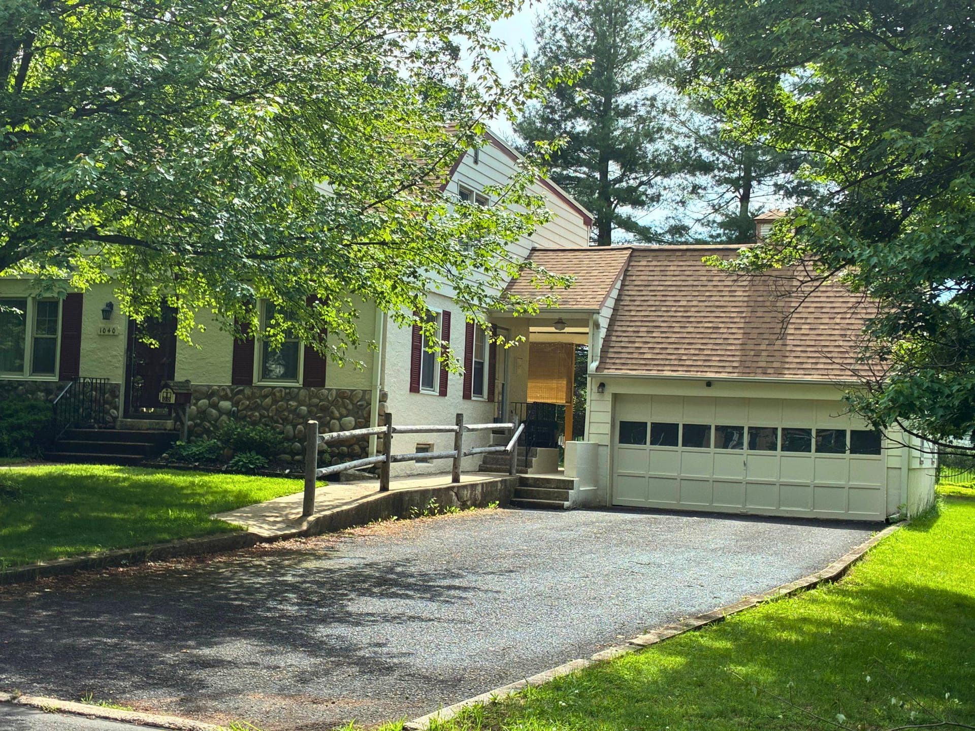 1040 Cherry Lane photo 2