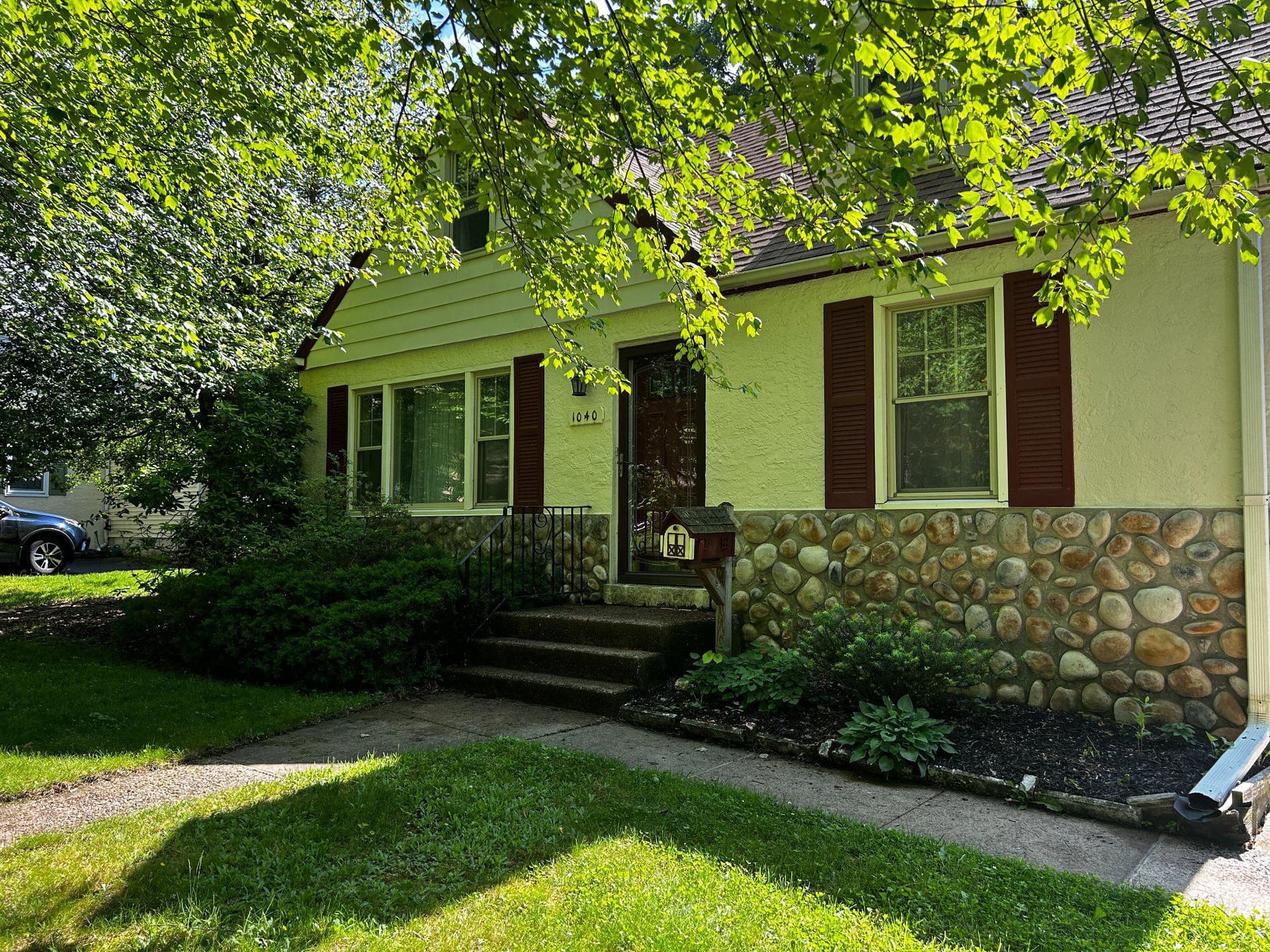 1040 Cherry Lane photo 3