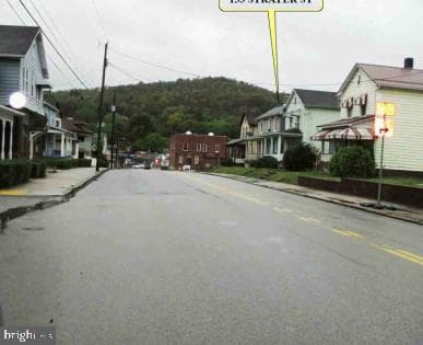 133 Strayer Street photo 3