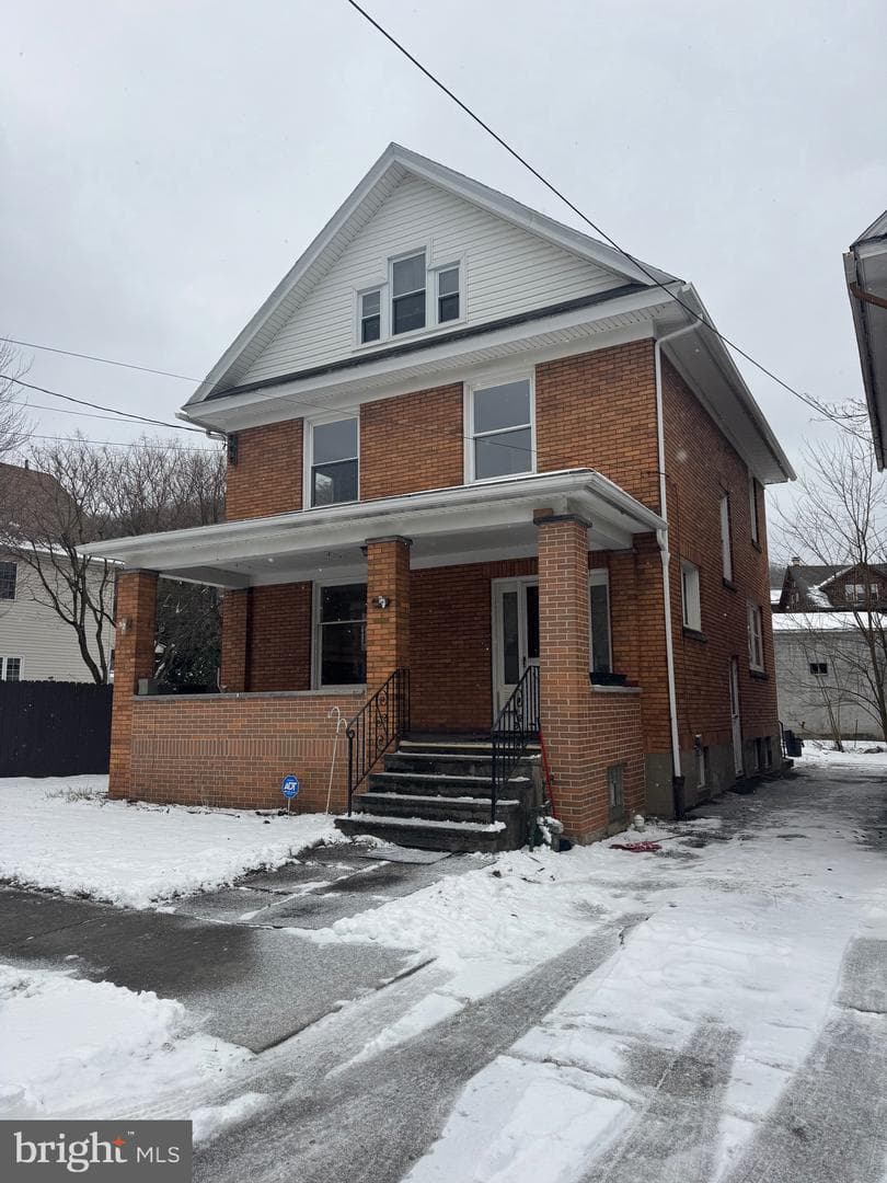 690 Messenger Street photo 2