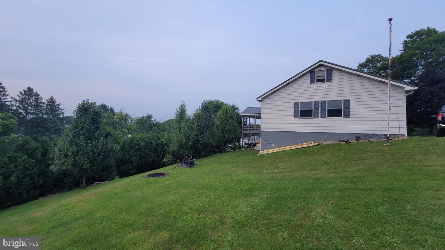 310 Sioux Street photo 25