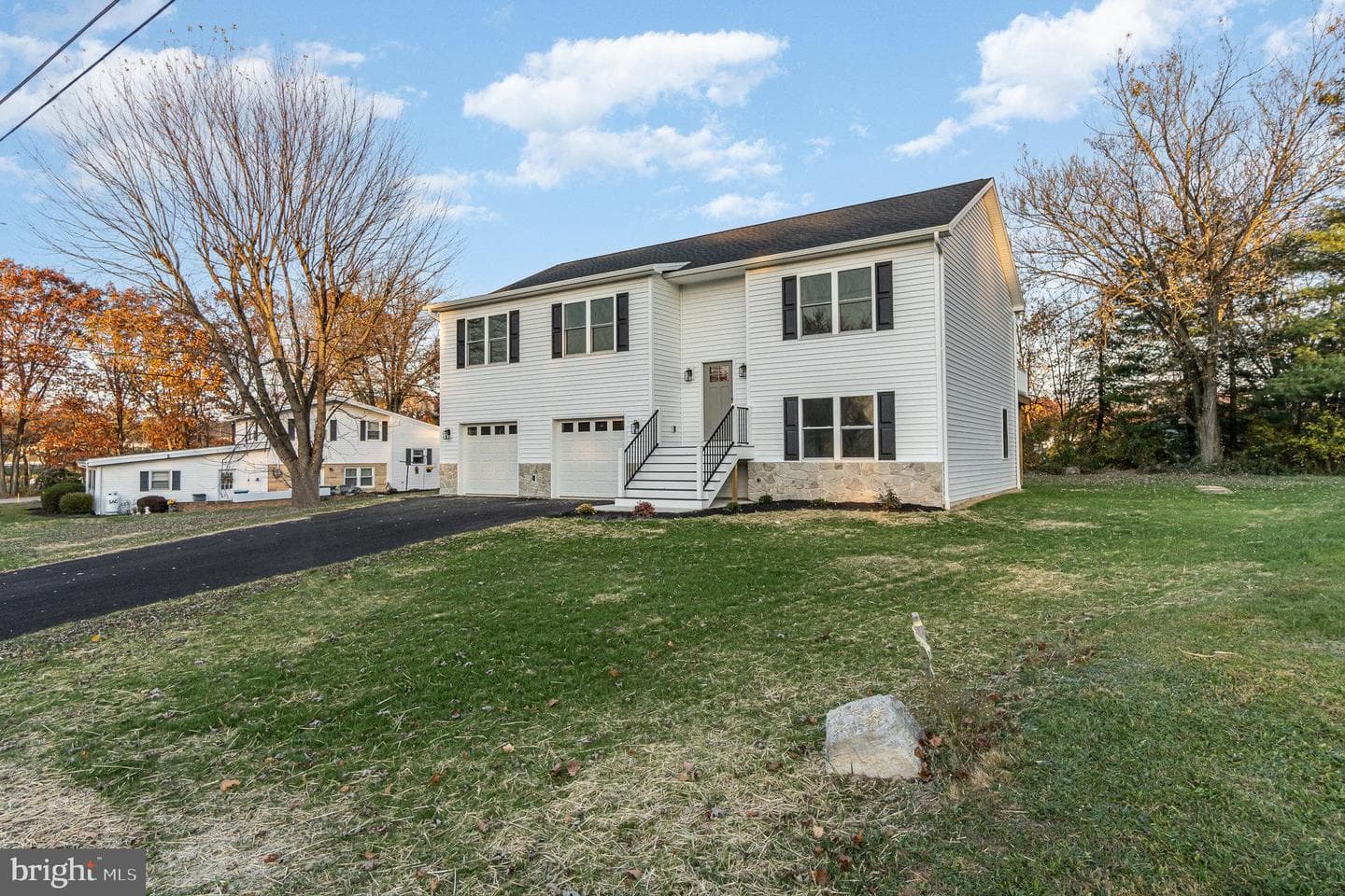 2077 Reservoir Drive photo 2