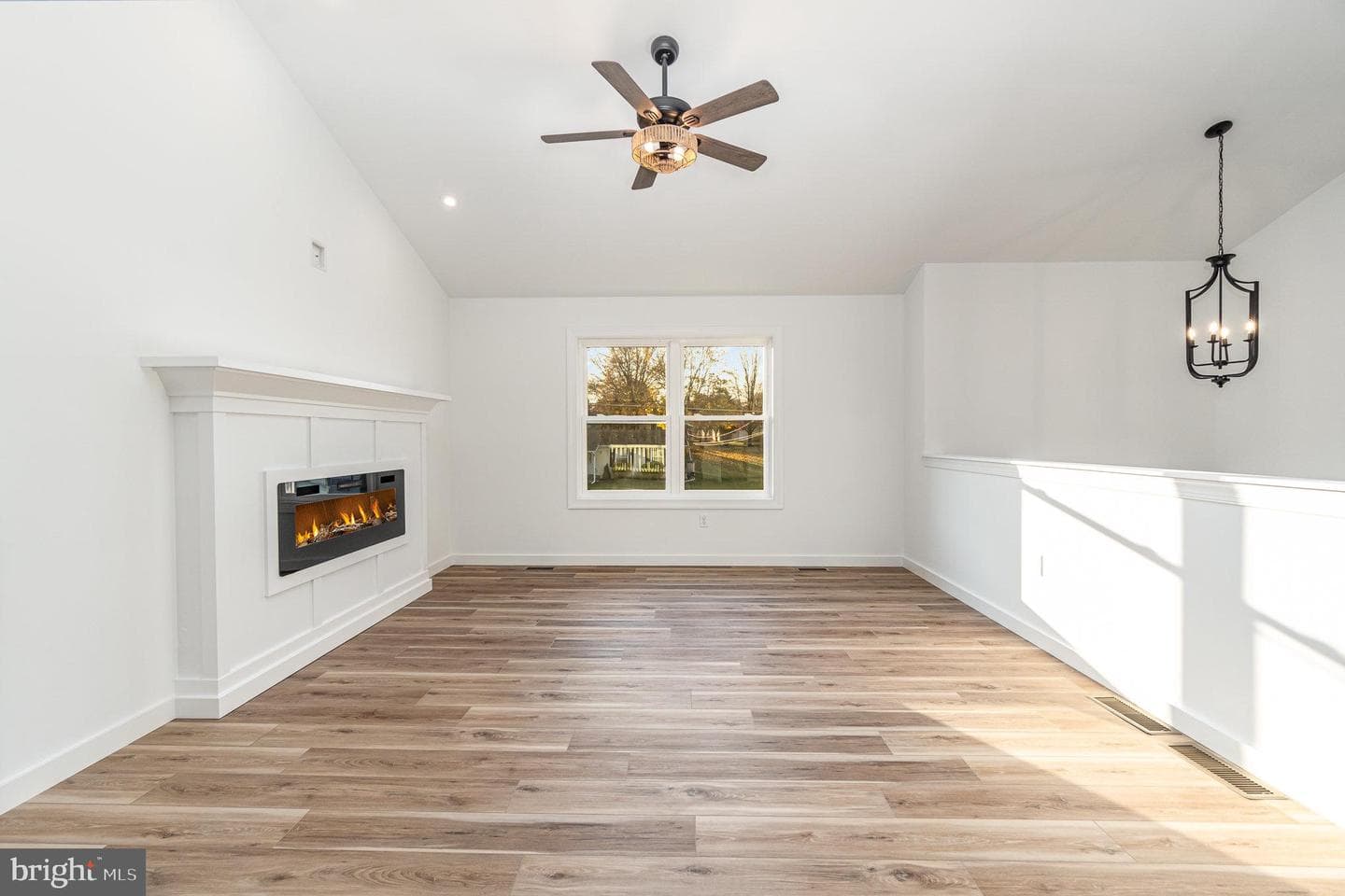 2077 Reservoir Drive photo 4