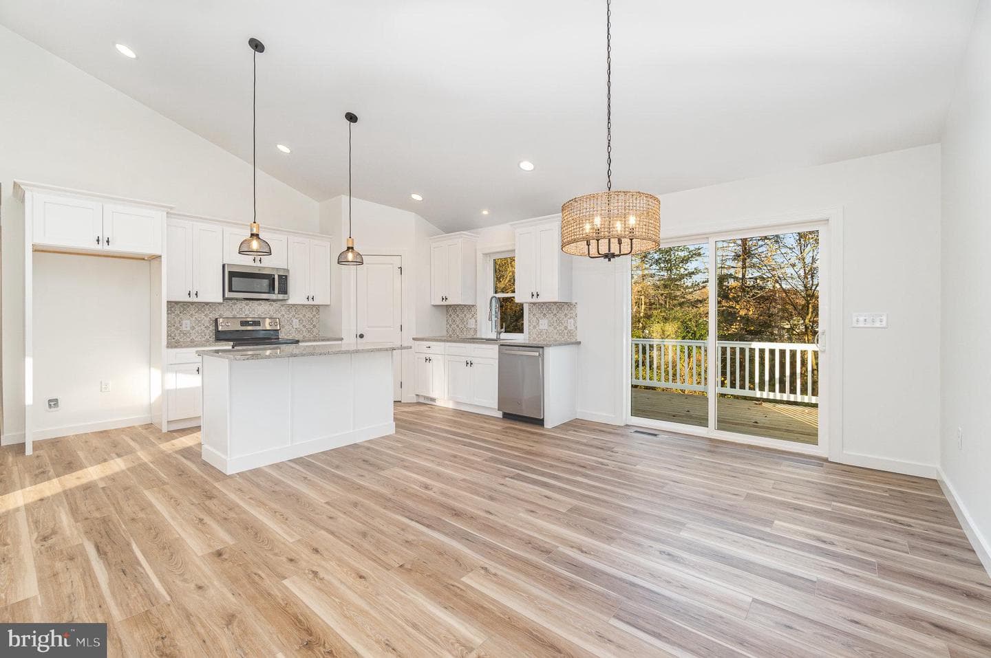 2077 Reservoir Drive photo 6