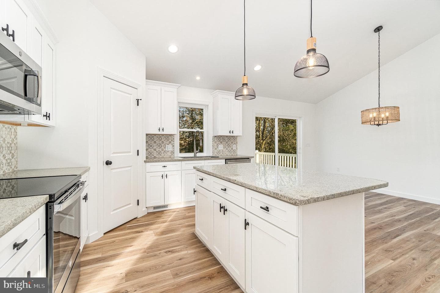 2077 Reservoir Drive photo 8