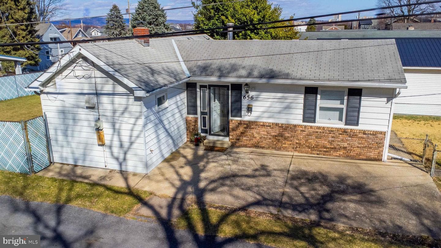 656 N 3rd Street photo 32