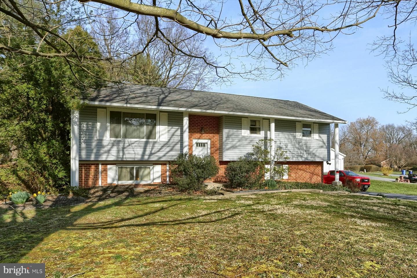 216 Maple Lane photo 2