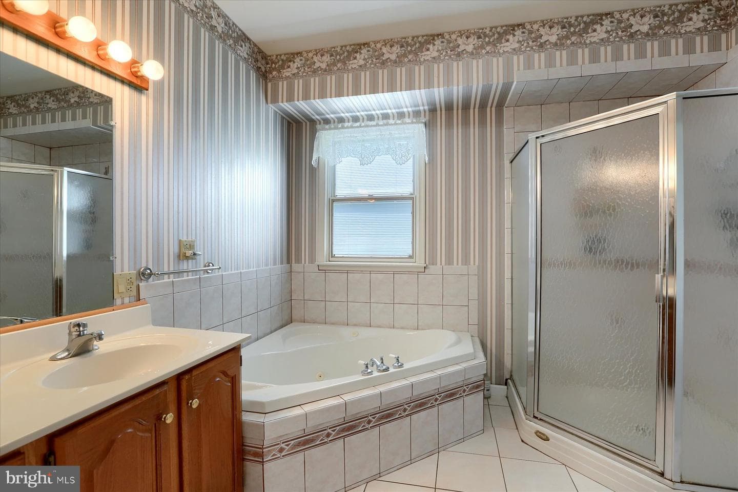 11 E Harmon Drive photo 27