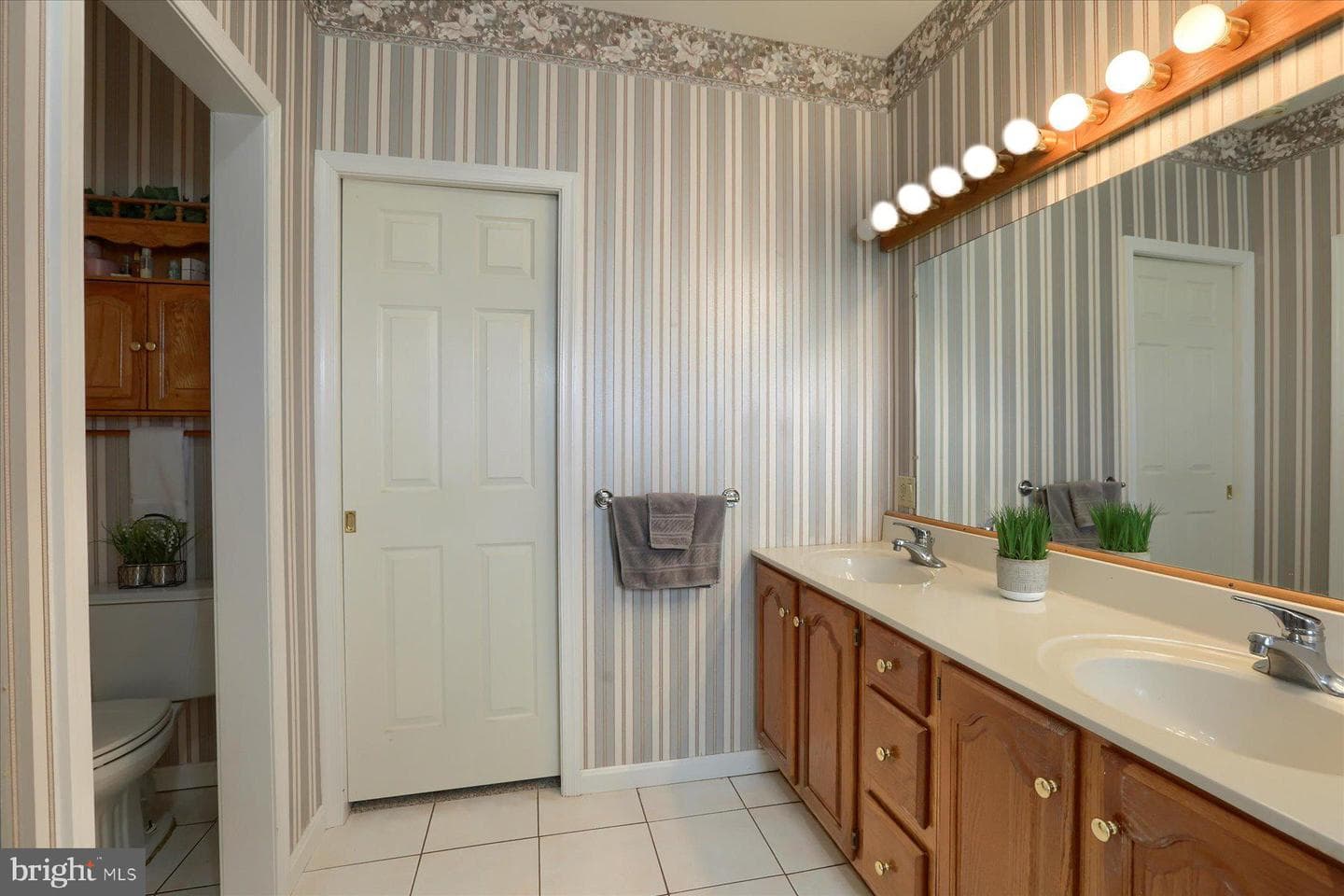 11 E Harmon Drive photo 28
